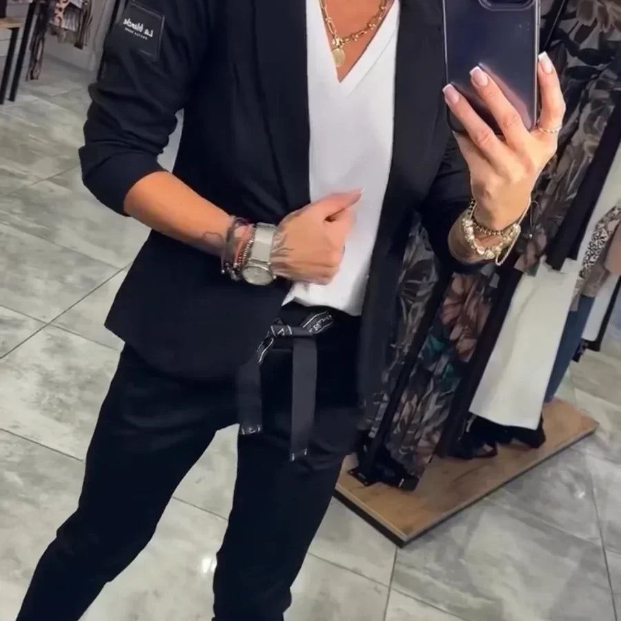 Adriana – Elegantni komplet sa blejzerom i pantalonama