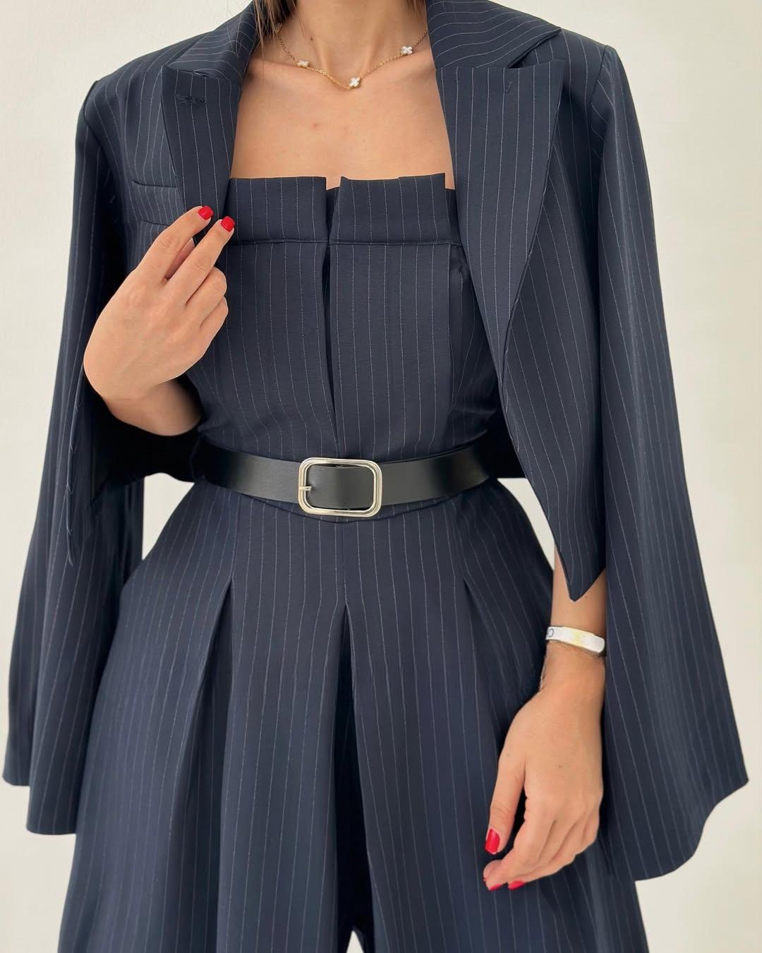 Julia – Elegantni trodelni komplet sa topom, pantalonama i jaknom