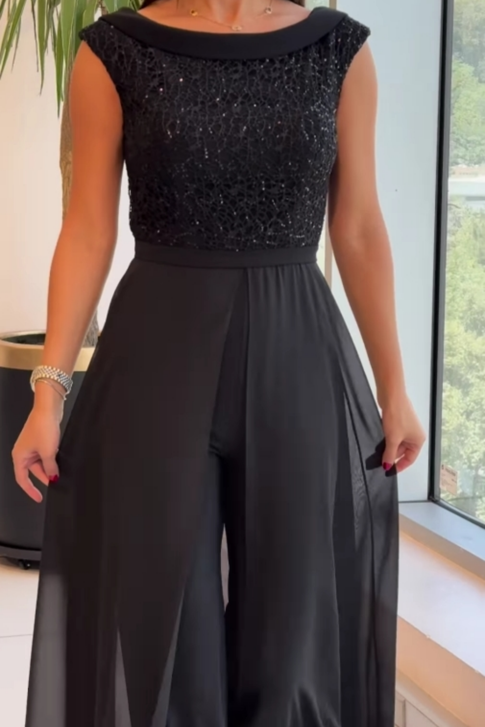Louna – Elegantni kombinezon bez rukava