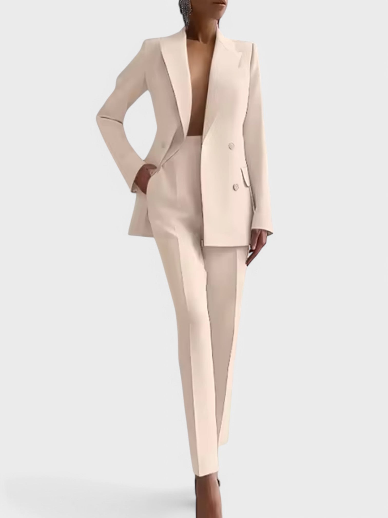 Olívia – Elegantni komplet sa blejzerom i pantalonama