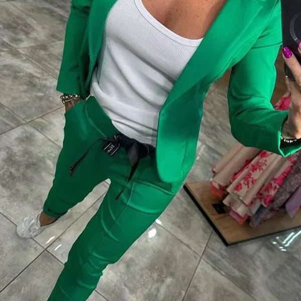 Adriana – Elegantni komplet sa blejzerom i pantalonama