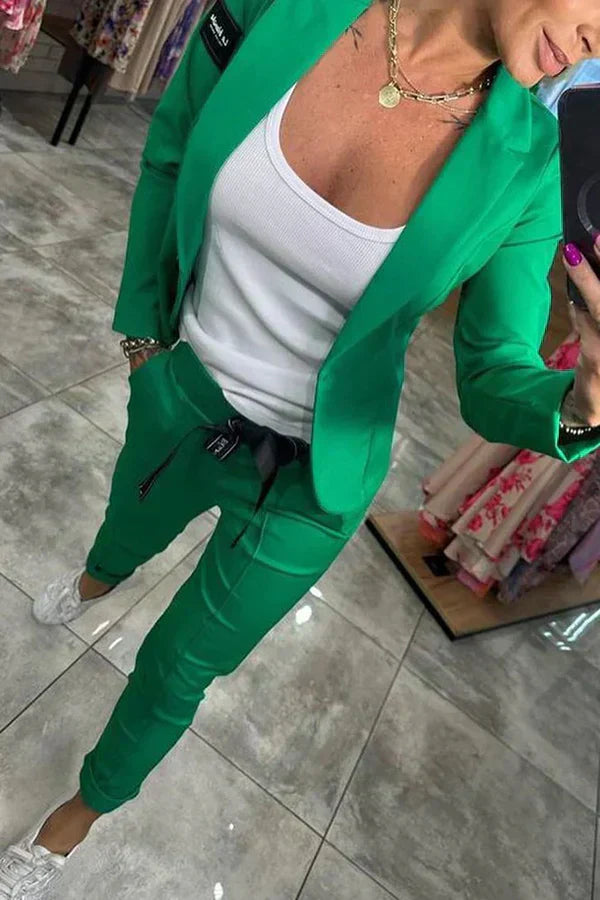 Adriana – Elegantni komplet sa blejzerom i pantalonama