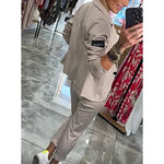 Adriana – Elegantni komplet sa blejzerom i pantalonama