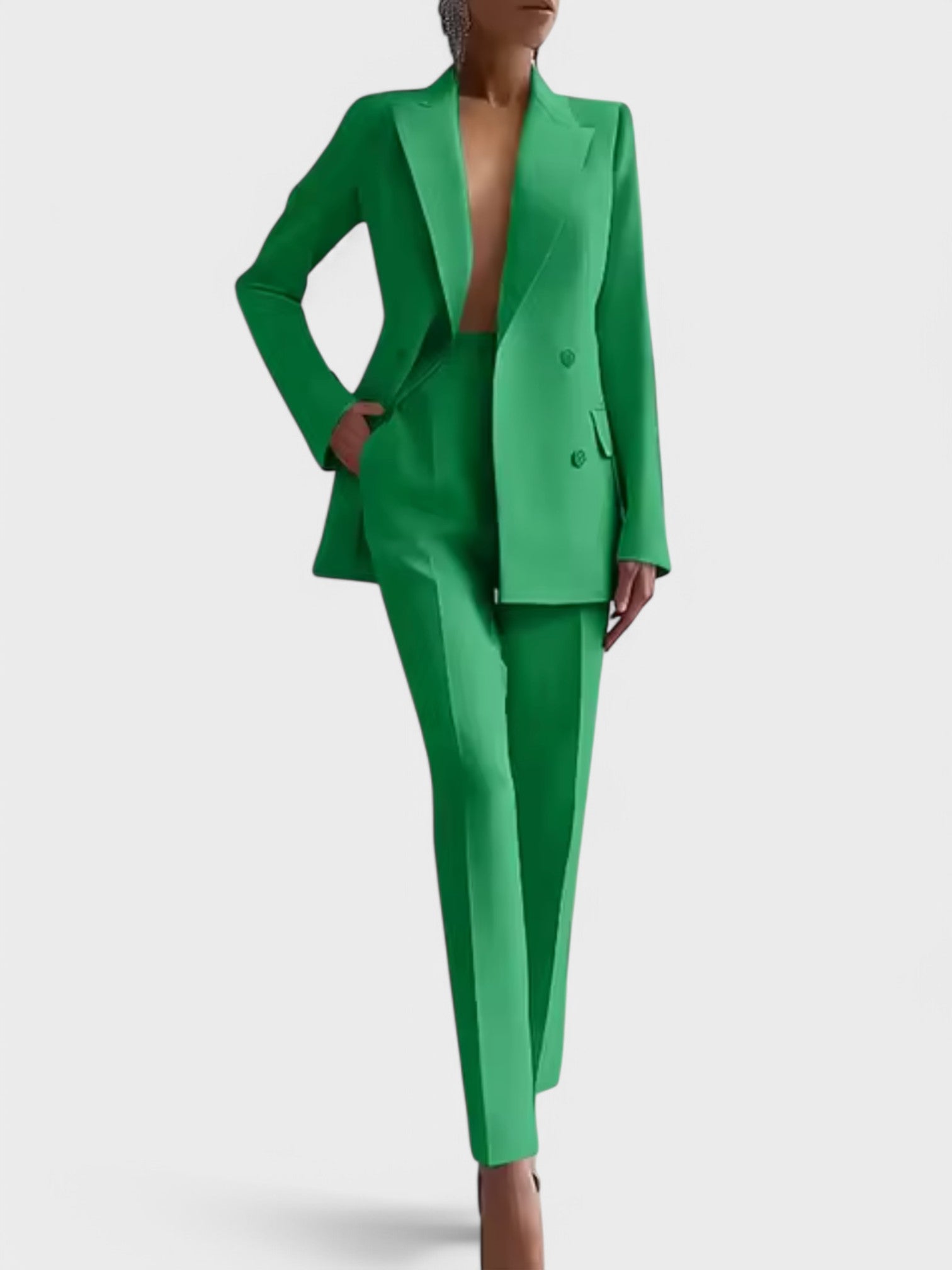 Olívia – Elegantni komplet sa blejzerom i pantalonama