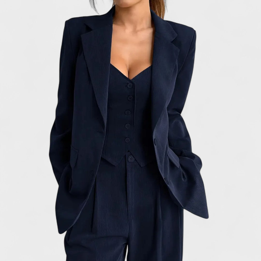Madalena – Elegantni komplet sa blejzerom i pantalonama