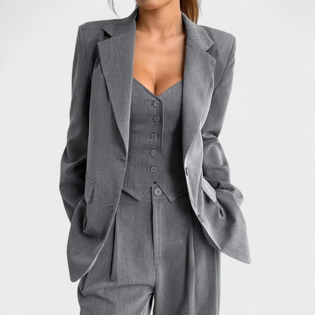 Madalena – Elegantni komplet sa blejzerom i pantalonama