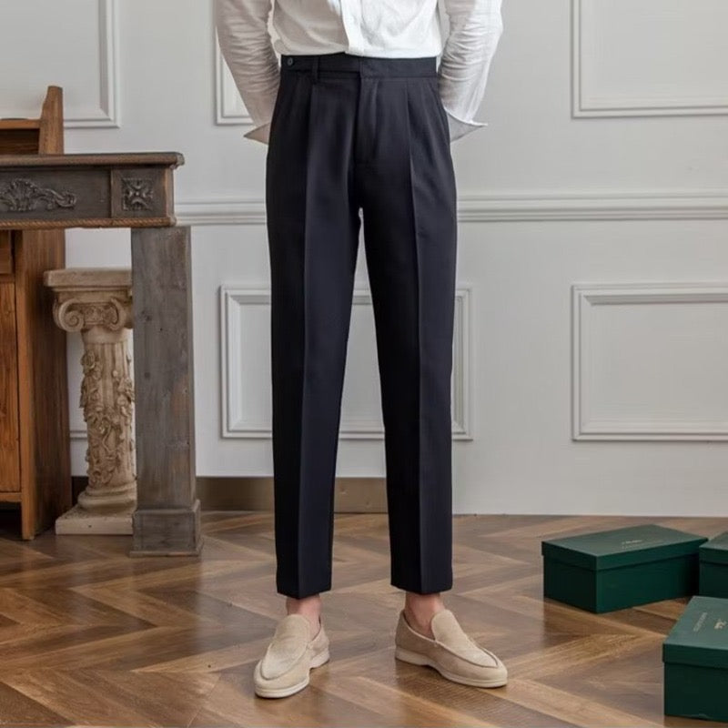 Klasične krojene pantalone sa kopčom