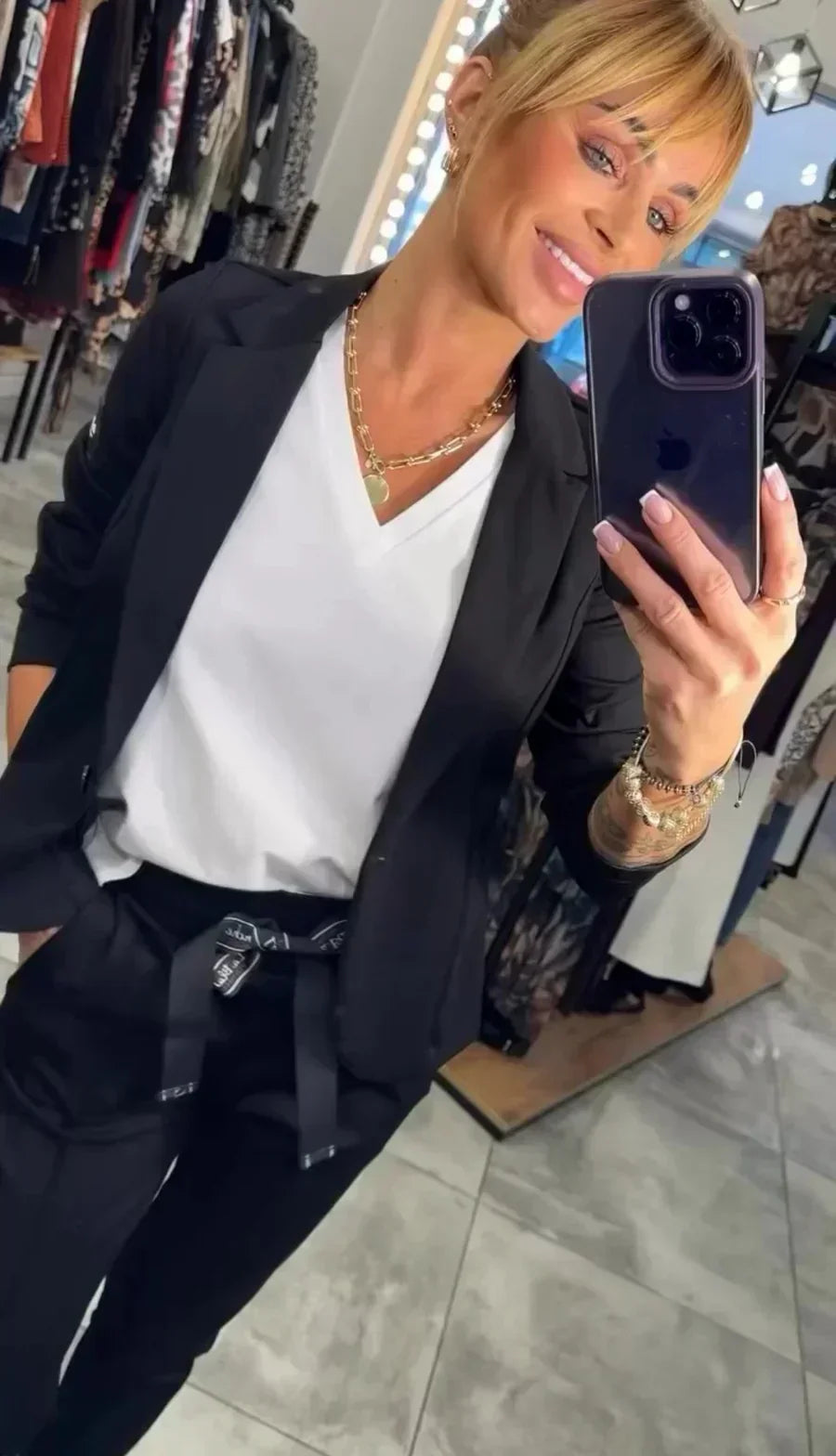 Adriana – Elegantni komplet sa blejzerom i pantalonama