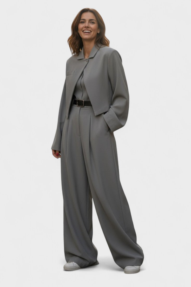 Aritzia – Elegantni dvodelni komplet sa kombinezonom i kaputom