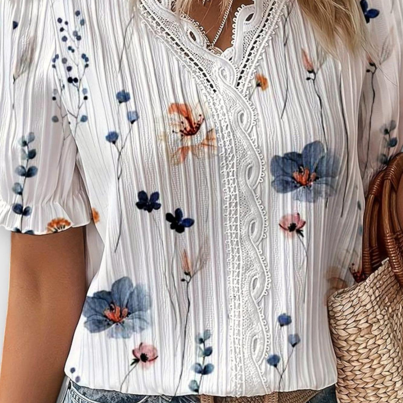 Bruna - Elegantan top sa V izrezom u obliku srca