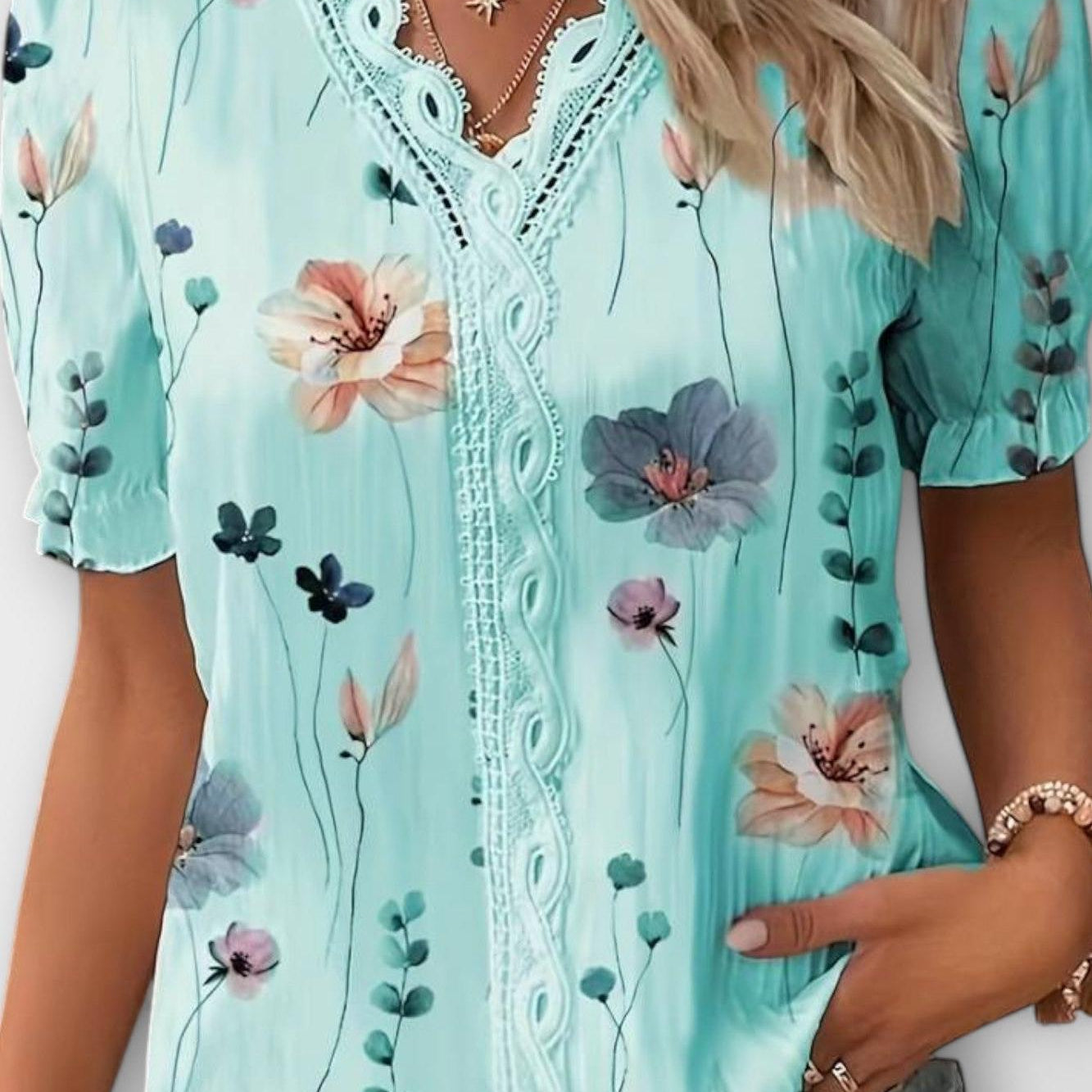 Bruna - Elegantan top sa V izrezom u obliku srca