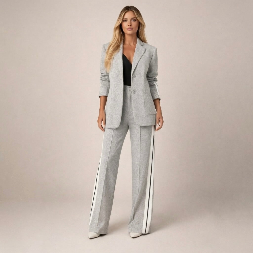 Elga – Elegantni komplet sa blejzerom i pantalonama
