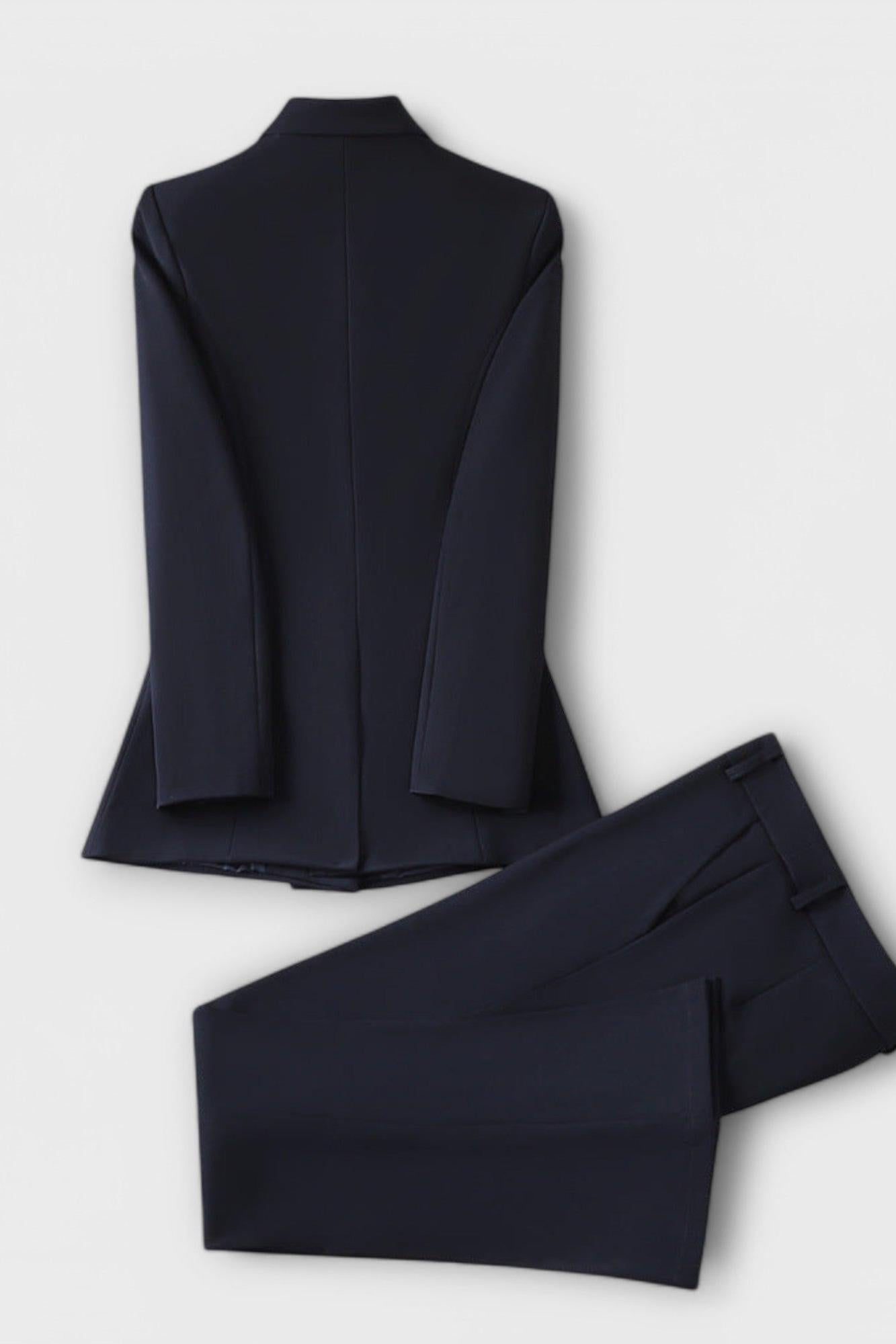 Julija – Elegantni komplet sa blejzerom i pantalonama