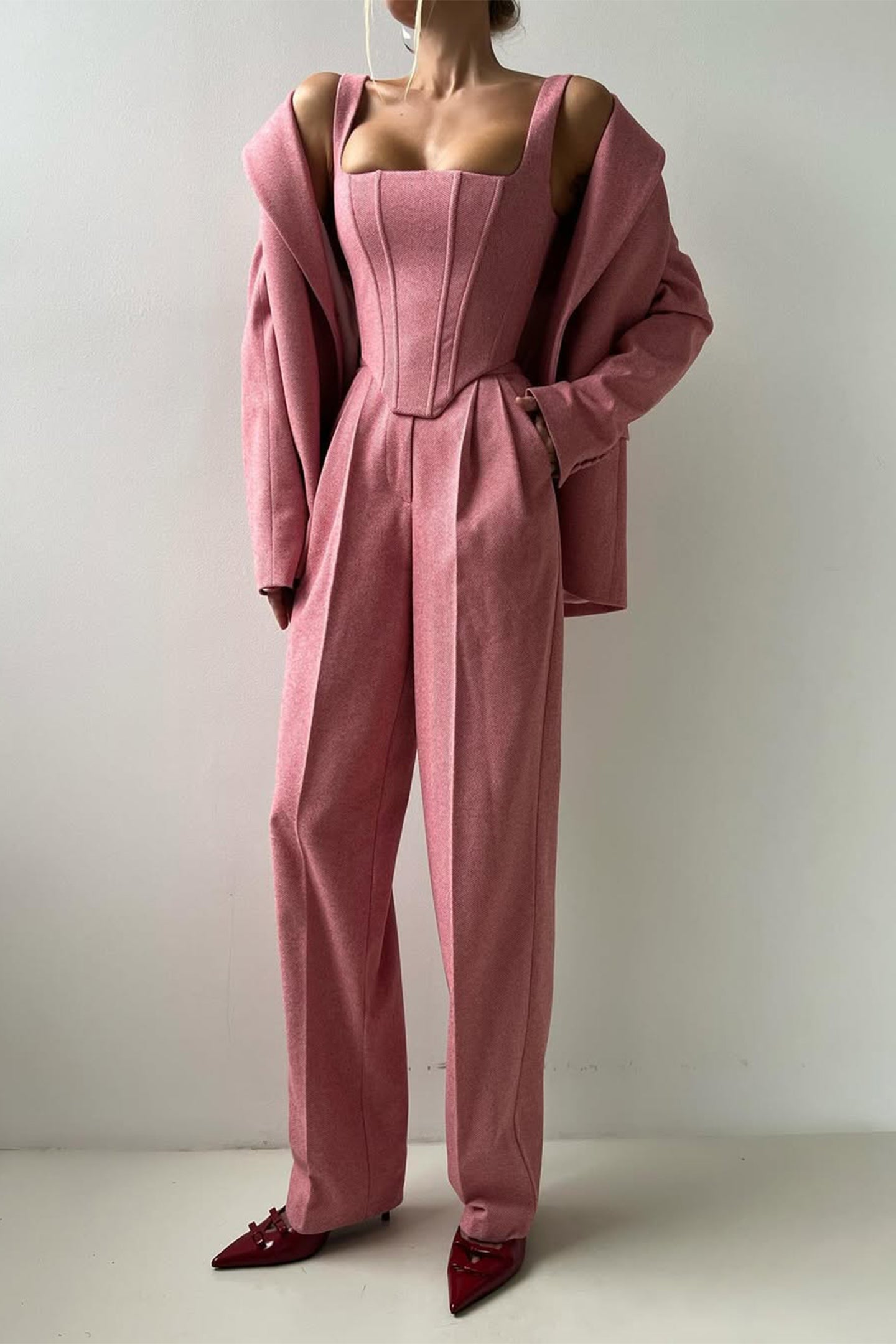 Elegantni komplet sa blejzerom i pantalonama