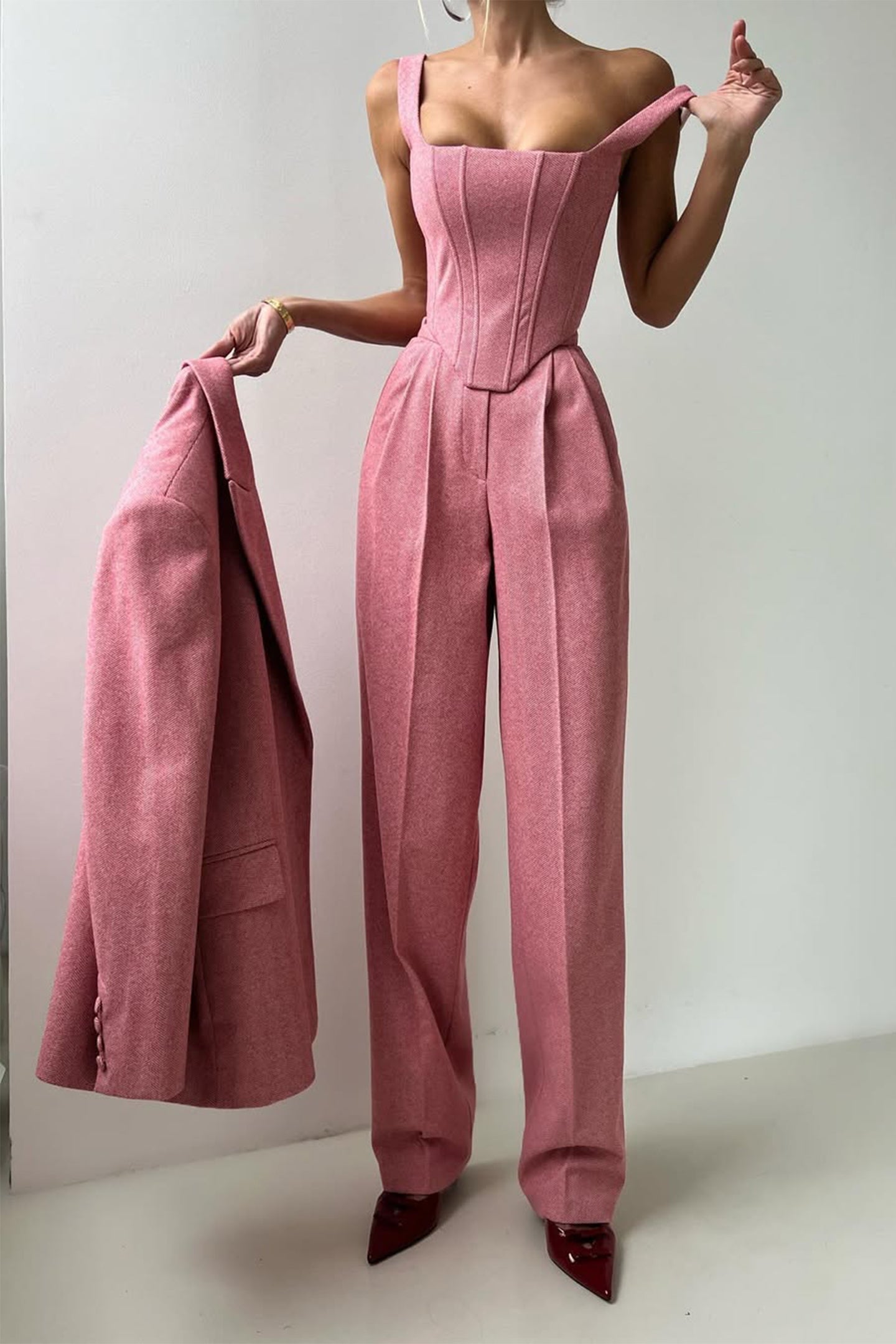 Elegantni komplet sa blejzerom i pantalonama