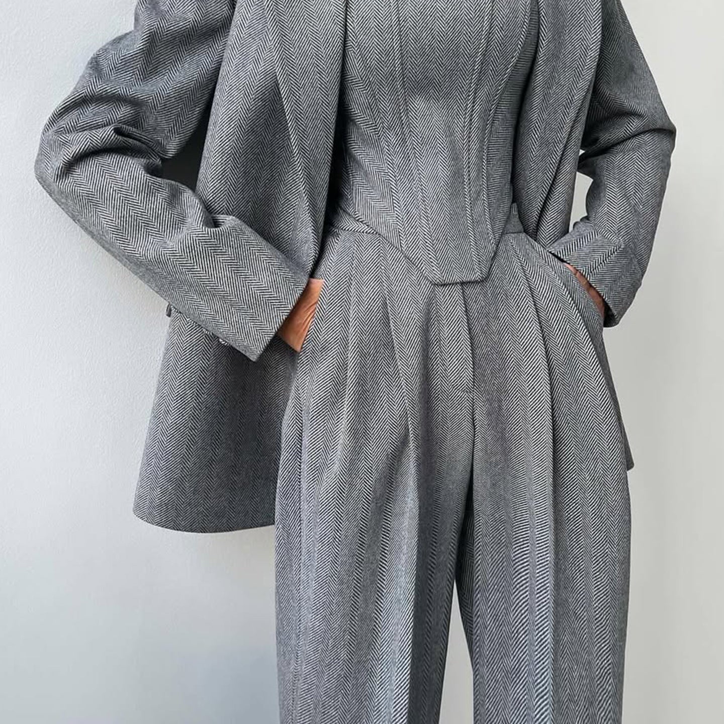 Elegantni komplet sa blejzerom i pantalonama