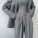 Elegantni komplet sa blejzerom i pantalonama