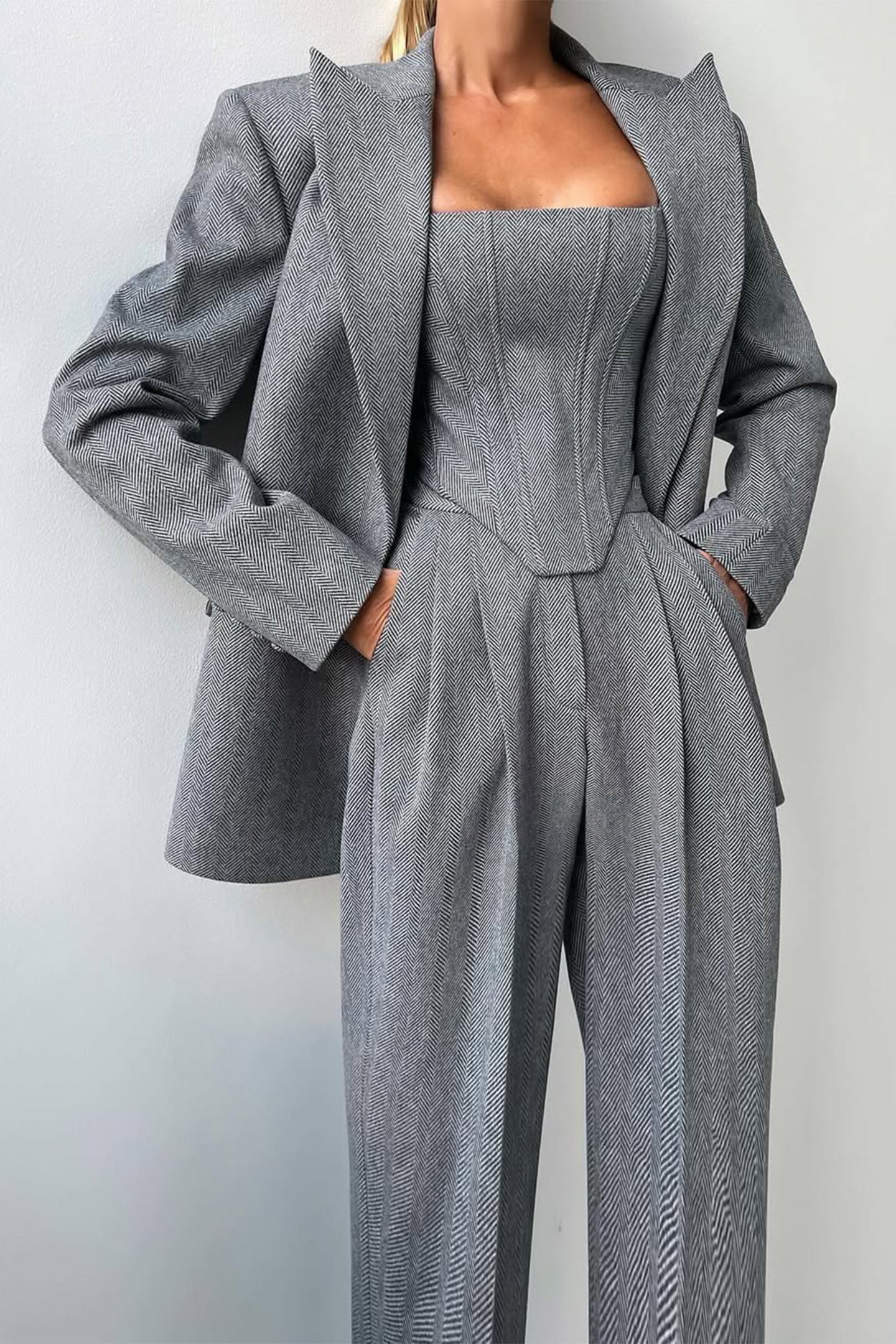 Elegantni komplet sa blejzerom i pantalonama
