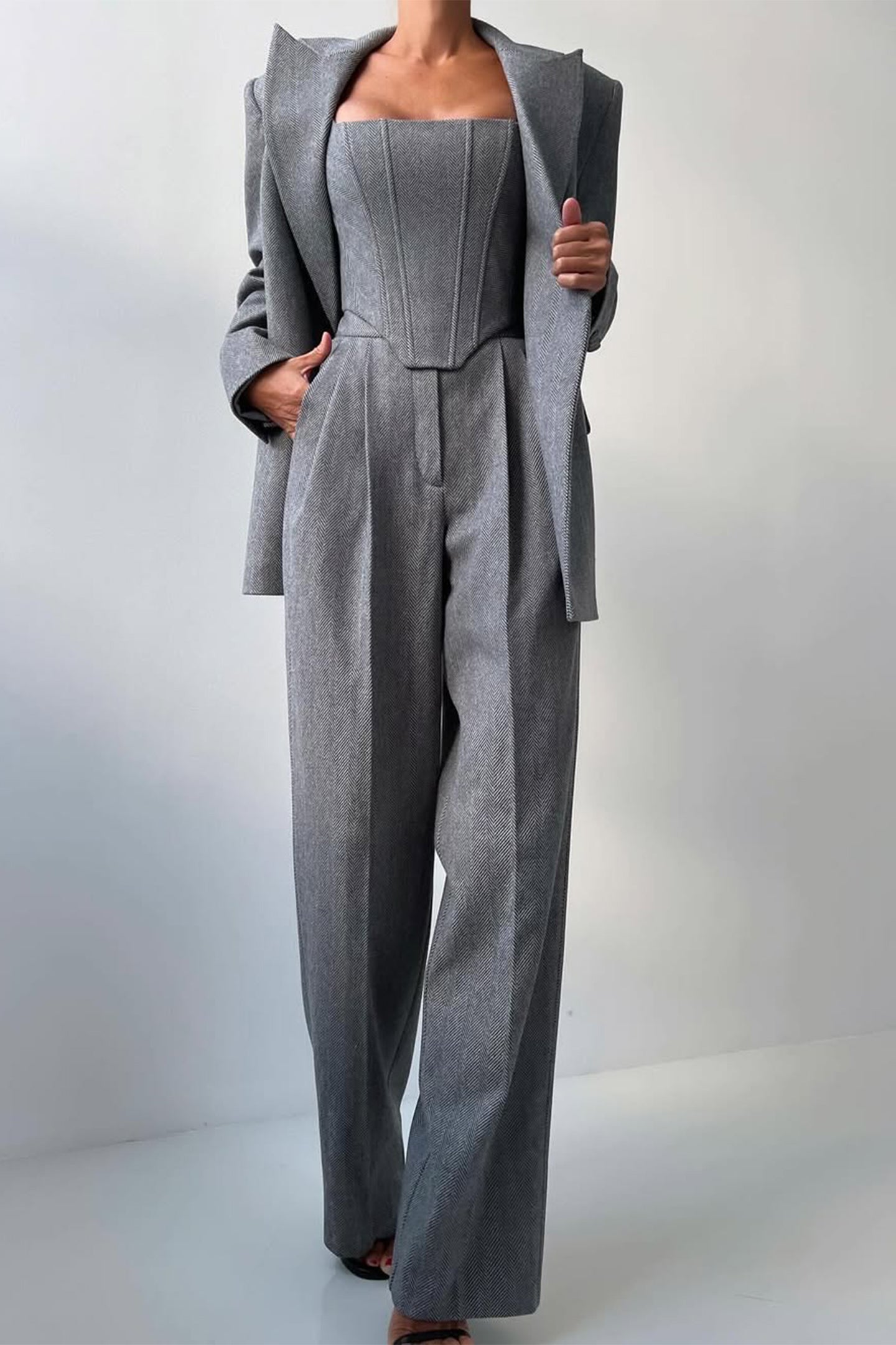Elegantni komplet sa blejzerom i pantalonama