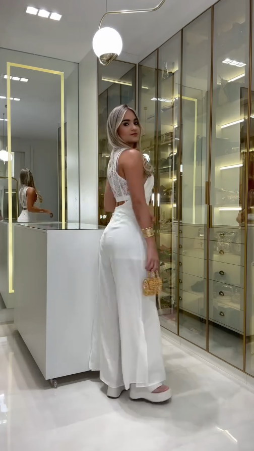 Katalina – Elegantni čipkani kombinezon
