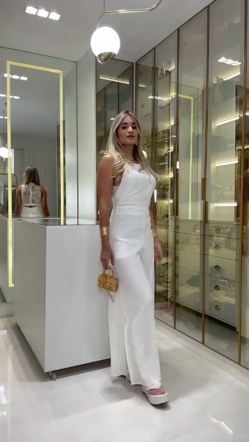 Katalina – Elegantni čipkani kombinezon