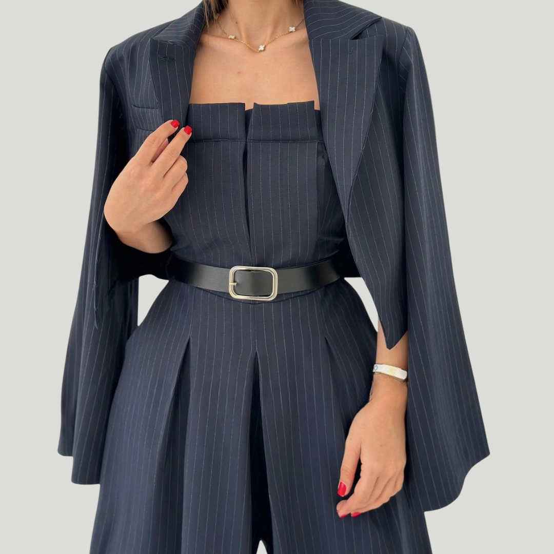 Julia – Elegantni trodelni komplet sa topom, pantalonama i jaknom