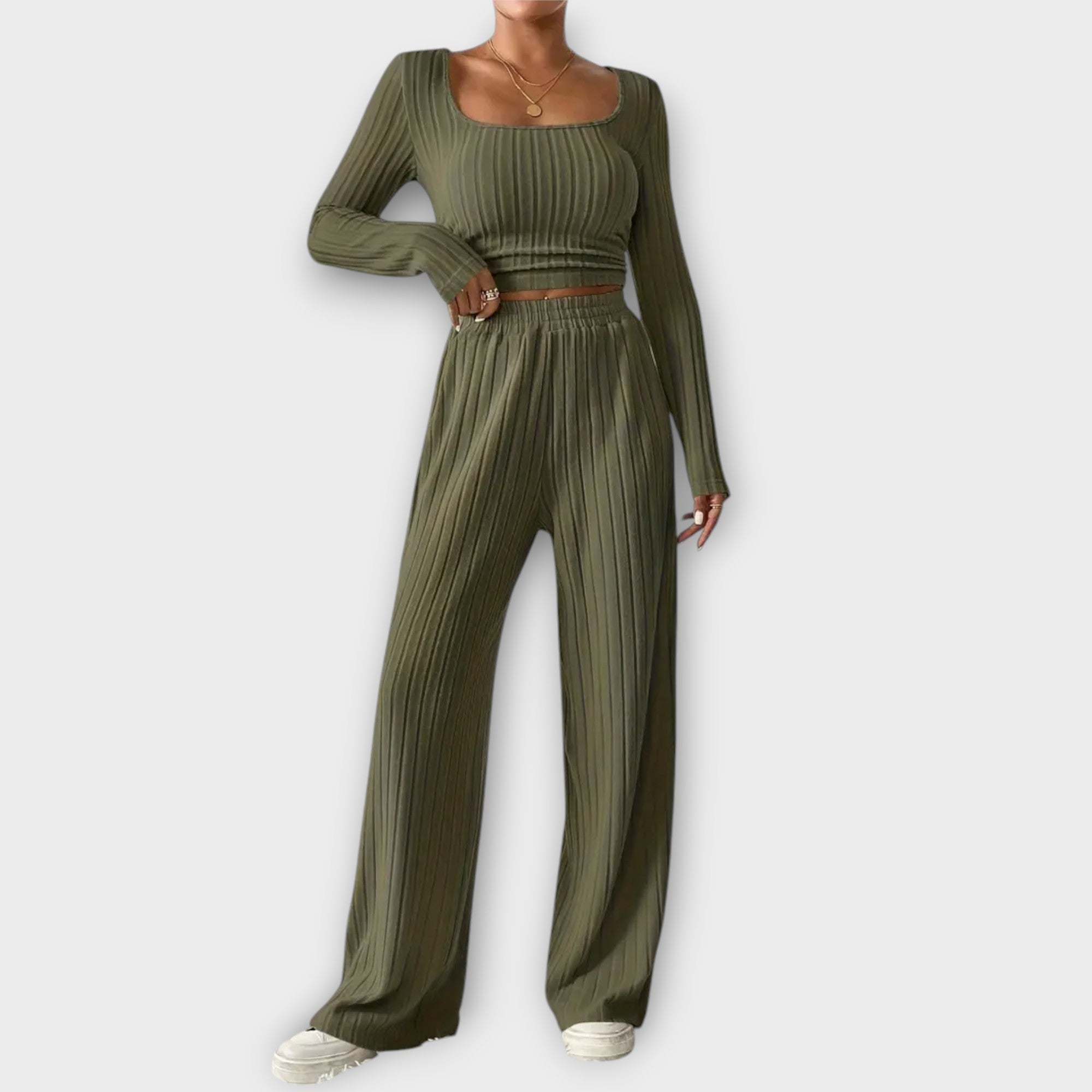 Andiara – Minimalistički komplet sa topom i pantalonama
