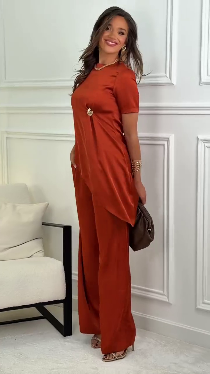 Aida – Elegantni komplet sa bluzom i pantalonama
